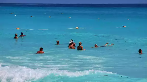 El municipio con gran afectación es Tulum con cuatro playas con recale de sargazo muy alto El municipio con gran afectación es Tulum con cuatro playas con recale de sargazo muy alto