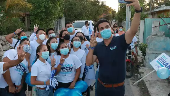 Según la encuesta. Erik Rihani se ha posicionado como favorito de la gente del Distrito IX Según la encuesta. Erik Rihani se ha posicionado como favorito de la gente del Distrito IX