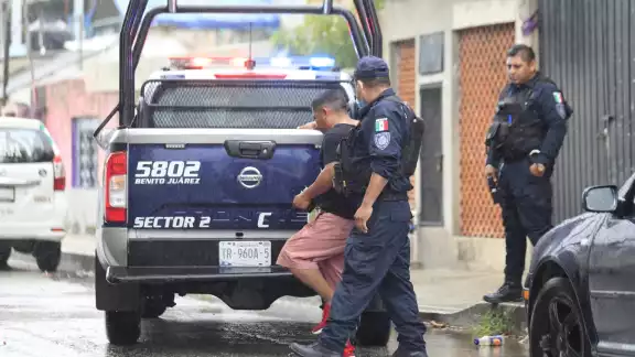Habitantes de Chetumal y Cancún calificaron negativamente a los ayuntamientos Habitantes de Chetumal y Cancún calificaron negativamente a los ayuntamientos