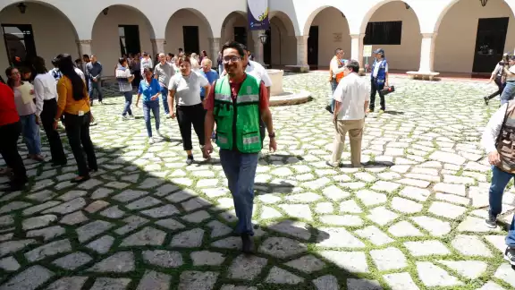 Alumnos de la UADY participaron en el simulacro de este 19 de septiembre Alumnos de la UADY participaron en el simulacro de este 19 de septiembre