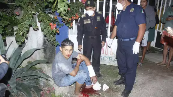 Vecinos del sitio donde ocurrió el hecho avisaron al 911 que una persona se desangraba por un corte en una de sus manos Vecinos del sitio donde ocurrió el hecho avisaron al 911 que una persona se desangraba por un corte en una de sus manos