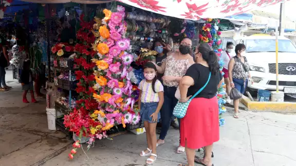 Otro de los productos estrella son las series de luces, las cuales deben tener un precio máximo de 280 pesos