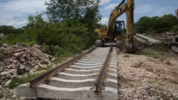 El Tren Maya deberá estar listo para finales de 2023 y tiene una inversión de alrededor de 200.000 millones de pesos El Tren Maya deberá estar listo para finales de 2023 y tiene una inversión de alrededor de 200.000 millones de pesos