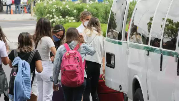 26 estudiantes bolivianos que viajaron hacia Cancún resultaron positivos a COVID-19 luego de realizarles una prueba de antígenos 26 estudiantes bolivianos que viajaron hacia Cancún resultaron positivos a COVID-19 luego de realizarles una prueba de antígenos