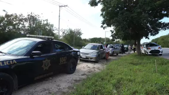 Del golpe, una persona resultó lesionada, por lo que fue atendida por paramédicos Del golpe, una persona resultó lesionada, por lo que fue atendida por paramédicos
