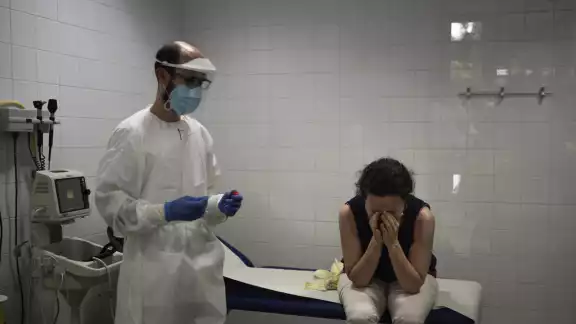 Población en España declara cuarentena por rebrote del virus (AP) Población en España declara cuarentena por rebrote del virus (AP)