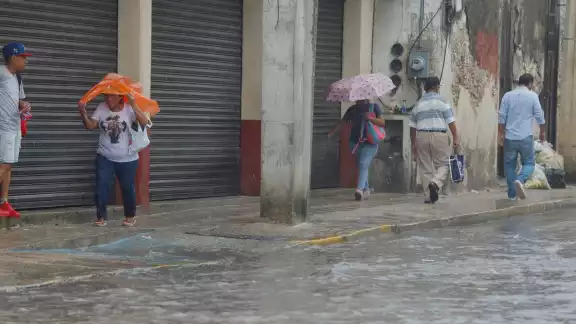 Se recomienda tomar precauciones por las fuertes lluvias
Se recomienda tomar precauciones por las fuertes lluvias