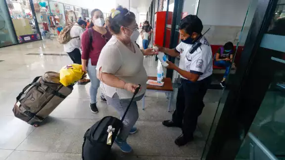 Aeropuerto y la terminal de autobuses mantienen las precauciones para evitar cualquier percance