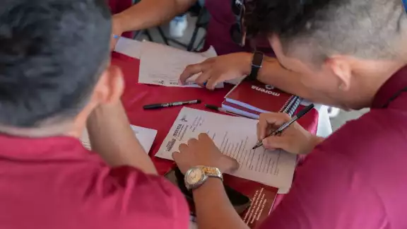 Anoche varias personas dieron a conocer sus aspiraciones políticas, una fue la viuda del extinto Marciano Dzu; se mantuvieron activos en sus redes sociales