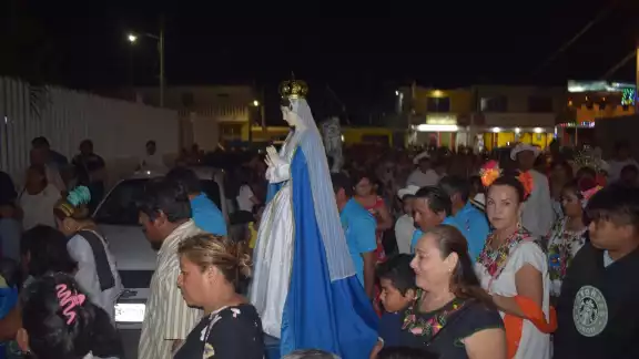 La Virgen de la Medalla Milagrosa recorrió las principales calles en Chelem