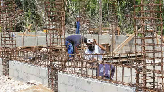 Las obras de construcción grandes son una de las afectadas por el cobro de derecho de piso en Quintana Roo
