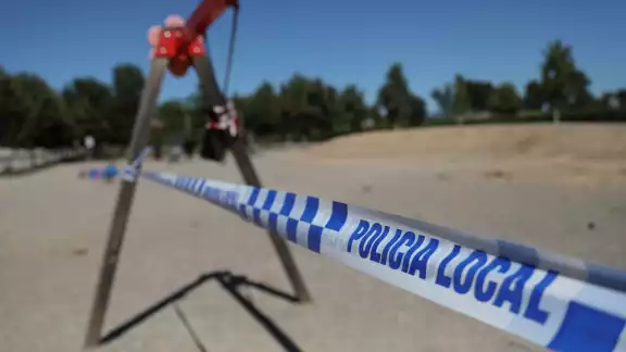 La policía detuvo al joven de 23 años que deberá pagar una multa de entre mil 500 y 3 mil euros (Reuters)