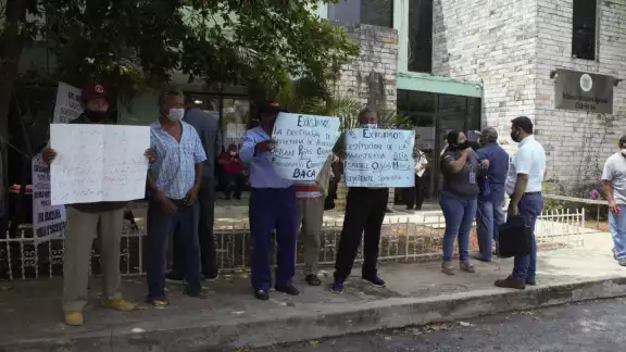 Representantes de mil 850 ejidatarios se manifestaron pedir la renuncia de la titular del Tribunal Agrario, Liliana Ochoa Representantes de mil 850 ejidatarios se manifestaron pedir la renuncia de la titular del Tribunal Agrario, Liliana Ochoa