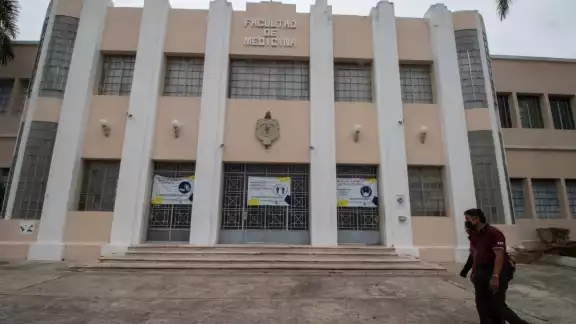 Los candidatos para ocupar el máximo cargo en la UADY podrán visitar escuelas, facultades y oficinas de la universidad. Los candidatos para ocupar el máximo cargo en la UADY podrán visitar escuelas, facultades y oficinas de la universidad.