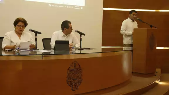 El documento fue presentado ante el Consejo Universitario por el abogado Jorge Herrera El documento fue presentado ante el Consejo Universitario por el abogado Jorge Herrera