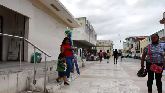 Comerciantes del Pasaje San Juan fueron retirados durante un operativo en Campeche Comerciantes del Pasaje San Juan fueron retirados durante un operativo en Campeche