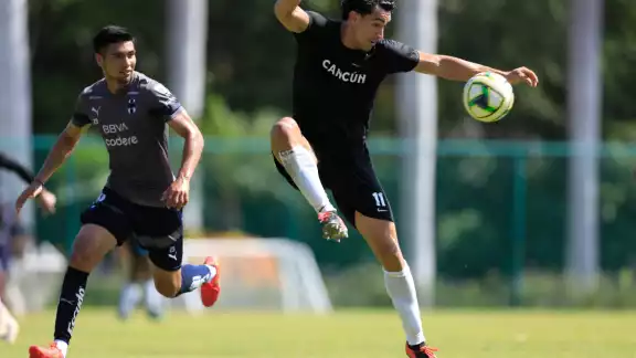Las Iguanas de la mano de su director técnico, Luis Arce Crespo, probarán sus armas frente al vigente campeón del futbol mexicano Las Iguanas de la mano de su director técnico, Luis Arce Crespo, probarán sus armas frente al vigente campeón del futbol mexicano