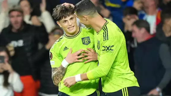 Cristiano Ronaldo y el Manchester United vencen la Real Sociedad y avanzan en Europa League Cristiano Ronaldo y el Manchester United vencen la Real Sociedad y avanzan en Europa League