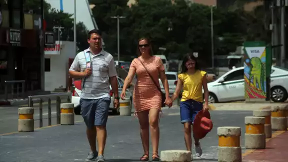 Tras no haber un seguro que los proteja, turistas viajan bajo su propio riesgo Tras no haber un seguro que los proteja, turistas viajan bajo su propio riesgo