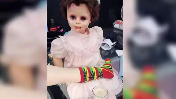 La muñeca causó morbo en el grupo de Facebook donde fue ofertada, a unas horas de haber sido encontrada en Cancún La muñeca causó morbo en el grupo de Facebook donde fue ofertada, a unas horas de haber sido encontrada en Cancún