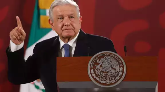 AMLO indicó que en octubre se regresaría de manera permanente al llamado “horario de Dios” para terminar con las afectaciones a la salud