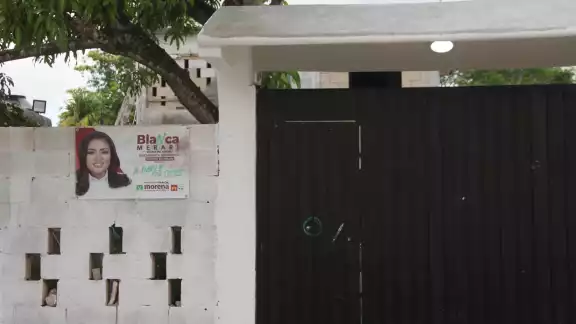 Autoridades marcaron la entada de la bala en casa de Merari Tziu Autoridades marcaron la entada de la bala en casa de Merari Tziu