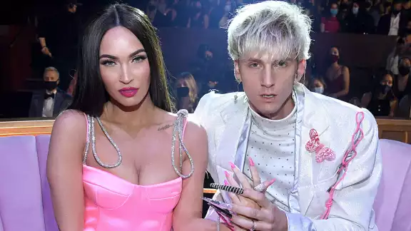 Megan Fox no podrá quitarse el anillo