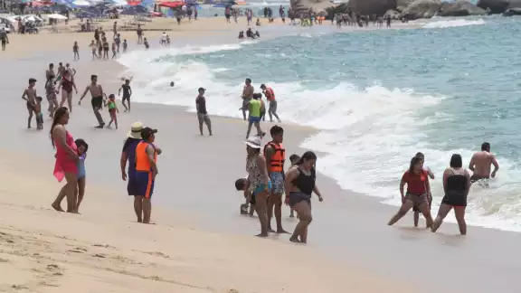 Este fin de semana se hallaron dos cuerpos en las playas del oriente del puerto de Acapulco, en Guerrero. Los informes detallan que se trata de dos turistas Este fin de semana se hallaron dos cuerpos en las playas del oriente del puerto de Acapulco, en Guerrero. Los informes detallan que se trata de dos turistas