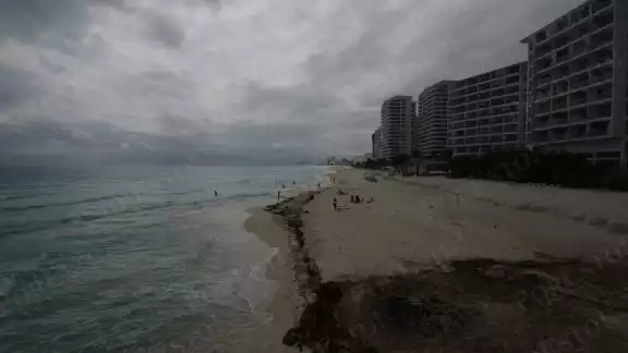 Las lluvias causadas por la Onda Tropical 26 podrían extenderse hasta el fin de semana en Cancún, según datos del SMN Las lluvias causadas por la Onda Tropical 26 podrían extenderse hasta el fin de semana en Cancún, según datos del SMN