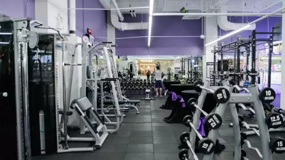 Joven muere afuera de un gym en Monterrey después de tomar agua