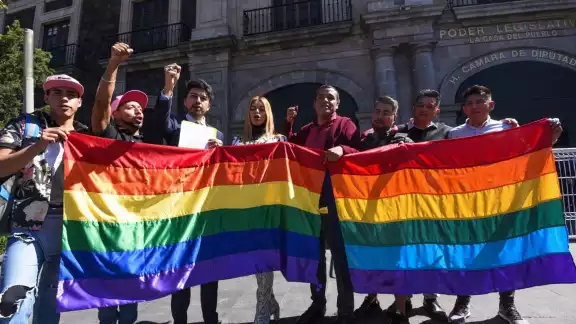Por el momento, los legisladores presentan sus posturas particulares para dar paso a la votación en lo particular.