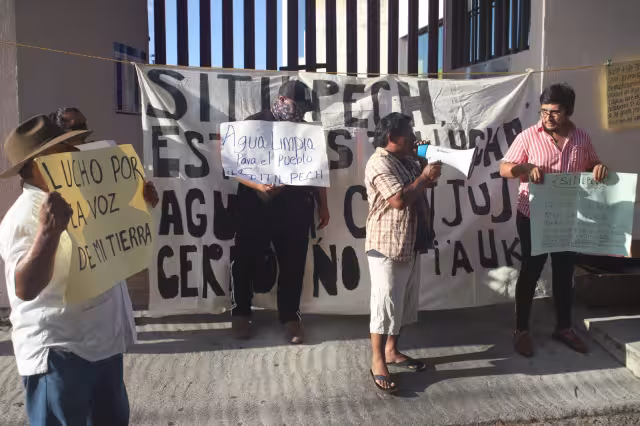 Durante seis horas, integrantes de la agrupación protestaron frente al Poder Judicial de la Federación, para exigir que no se permita el funcionamiento de la empresa porcícola