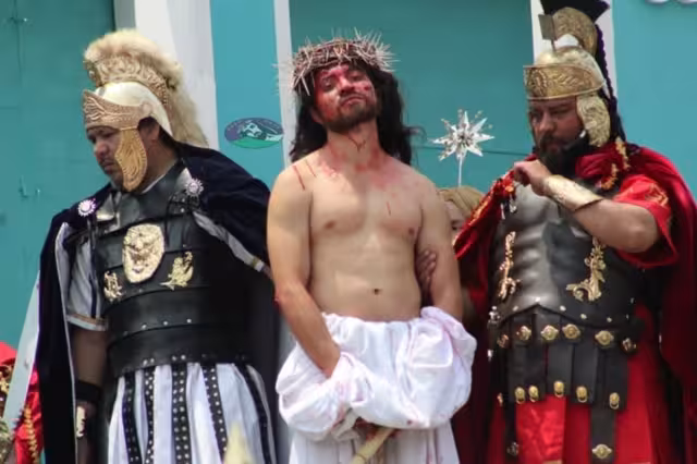 El Viacrucis de Iztapalapa es una de las representaciones de La Pasión de Cristo más importantes