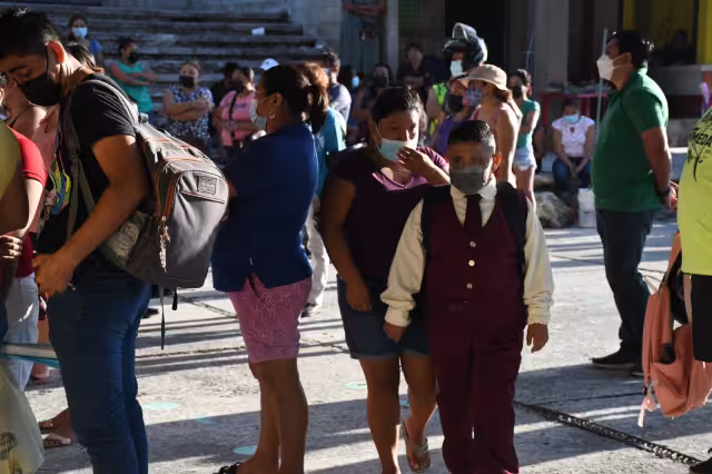 En el nivel básico que comprende preescolar, primaria y secundaria, inician el ciclo escolar 185 mil 335 alumnos, con 16 mil 437 maestros activos