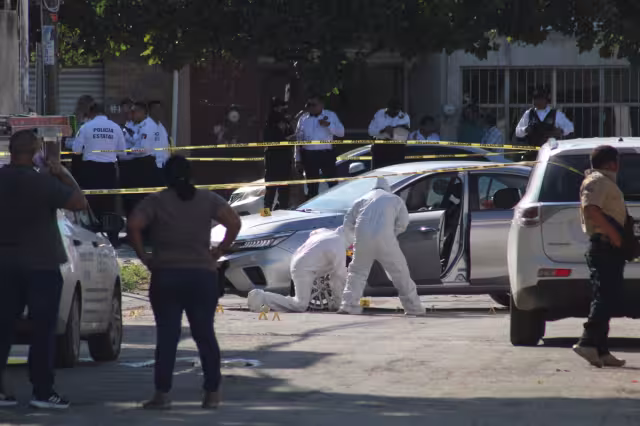 Se llegaron a contar entre 28 y 36 impactos de bala de diferentes calibres en el vehículo