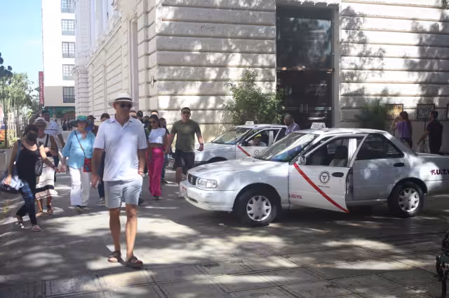 Taxistas de Mérida buscan aumentar sus tarifas ante la inflación y la escasez de unidades