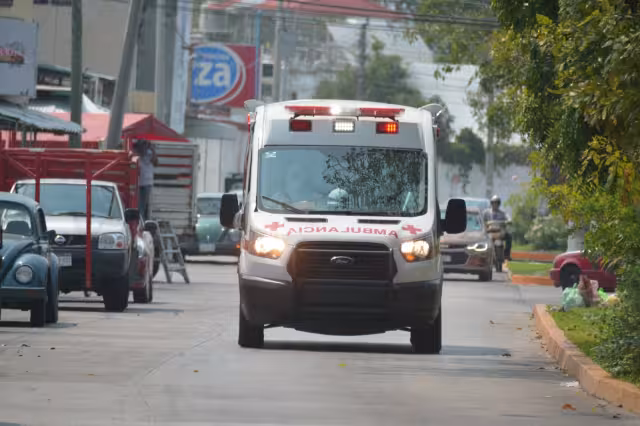El hombre murió al caer de un techo de lámina de una casa