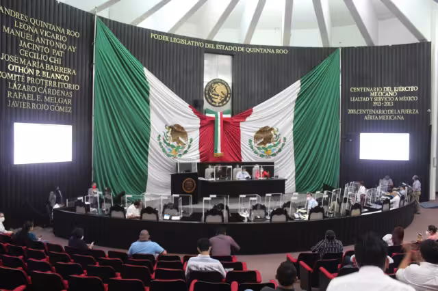 Los proyectos de decretos fueron pasados a los 11 Ayuntamientos en Quintana Roo, para que los cabildos emitieran sus votos a favor o en contra de las reformas constitucionales
