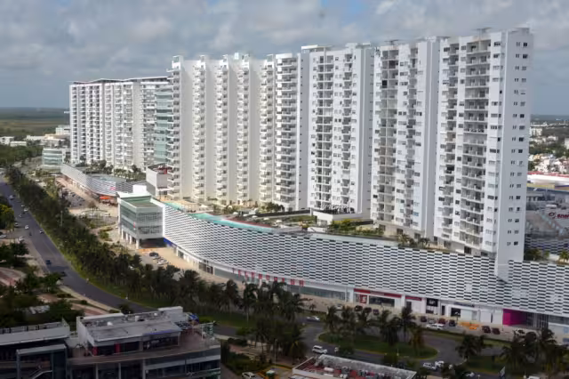 El Secretario de Turismo, Miguel Torruco, advirtió que se esperaba un estimado de 1.5 millones de visitantes en Cancún