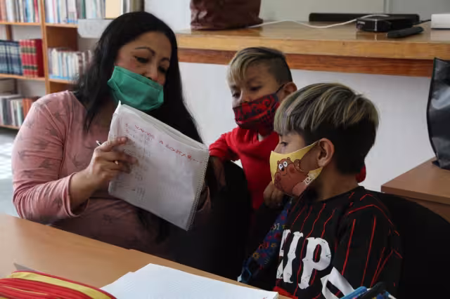 Los docentes están trabajando a través de las tecnologías, pero en contacto con los alumnos