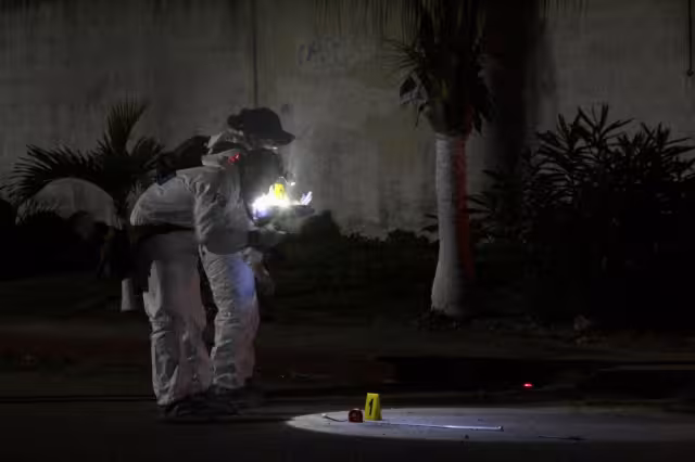 Los hechos ocurrieron alrededor de las 22:00 horas cuando un hombre era perseguido por sicarios