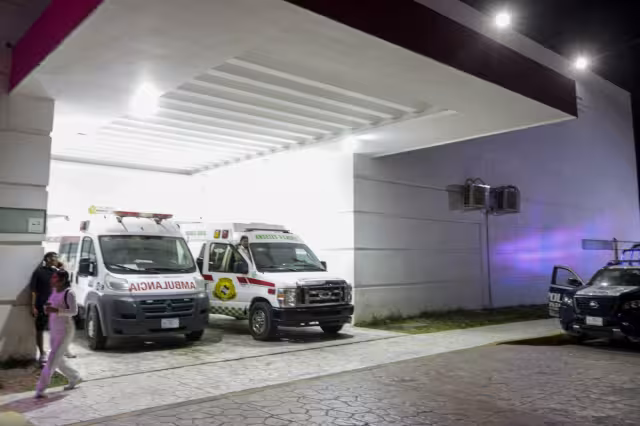 La mayor parte de su cuerpo está quemado como resultado de su intento de suicidio