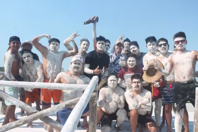 Visitantes de varias parte del mundo llegan a Río Lagartos para realizarse este tratamiento en todo el cuerpo