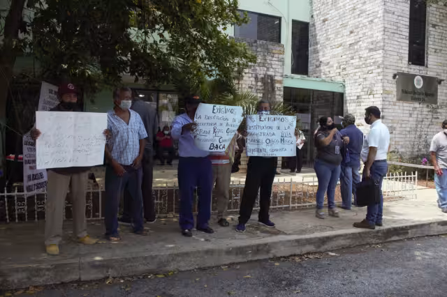Representantes de mil 850 ejidatarios se manifestaron pedir la renuncia de la titular del Tribunal Agrario, Liliana Ochoa