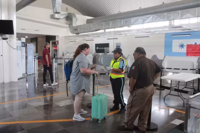 Pasajeros deberán de acudir con tiempo a sus vuelos y documentación oficial