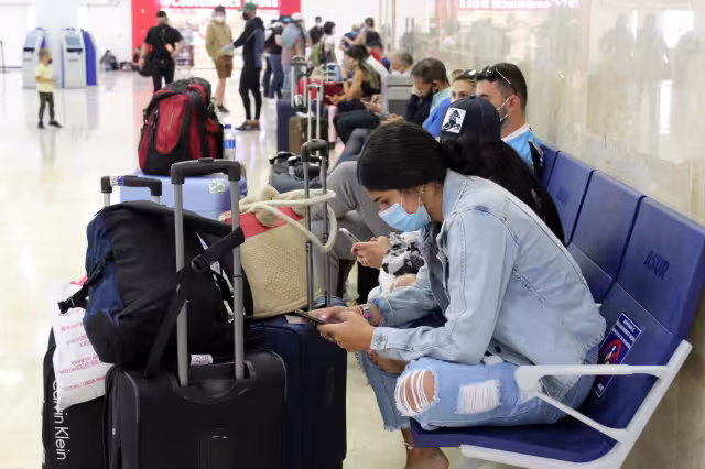 De un grupo de 129 estudiantes argentinos, 44 dieron positivo a COVID-19