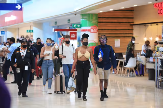 Hasta septiembre de este año, el Aeropuerto Internacional de Cancún recibió a 933 mil 81 turistas procedentes del extranjero