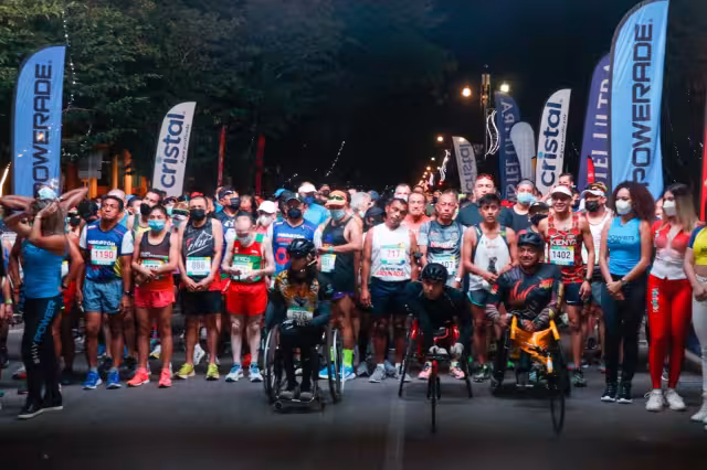 El maratón inició a las 05:30 horas en la distancia más larga y a las 6:00 en la media