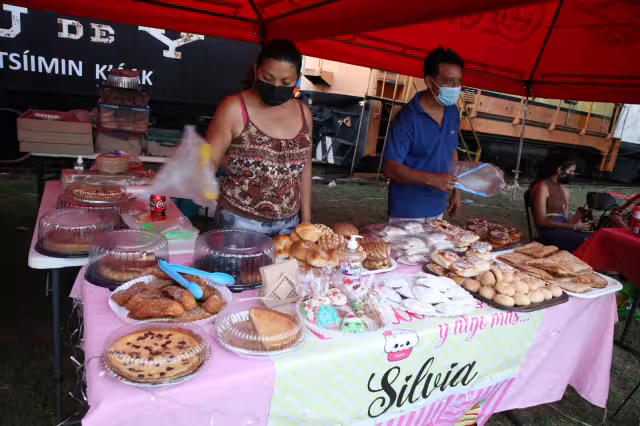 Los visitantes pudieron disfrutar de una amplia variedad de productos como pasteles, flanes, brownies, helados, paletas, chocolates, marquesitas, entre otros