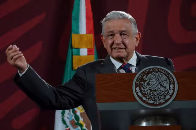 AMLO anticipó una nueva reforma para el tope de salarios de altos funcionarios y la aplicación de nuevas medidas de austeridad